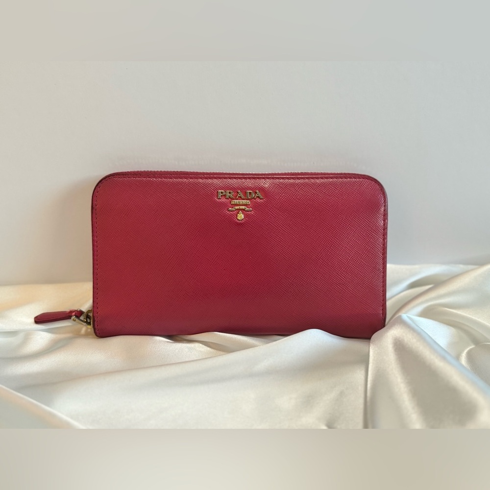 Prada Saffiano Zippy Compact Wallet EUC